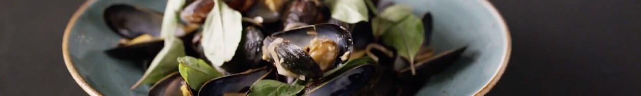 Thai Cuisine: Steamed Mussels in Thai Broth